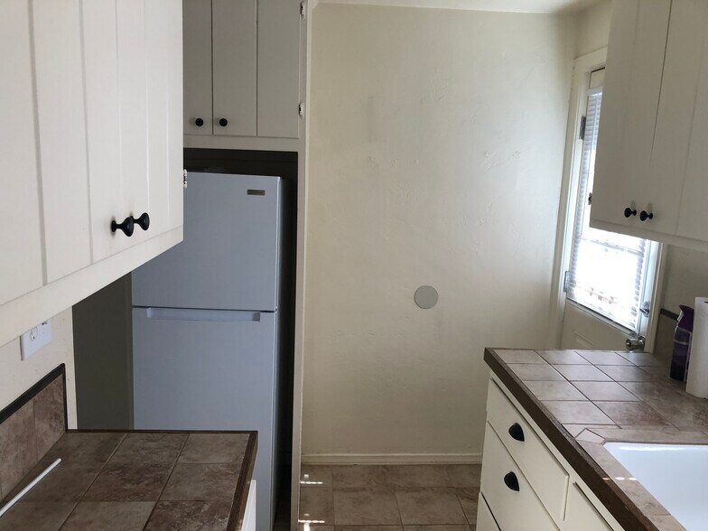 Building Photo - 208 Meadow Ln
