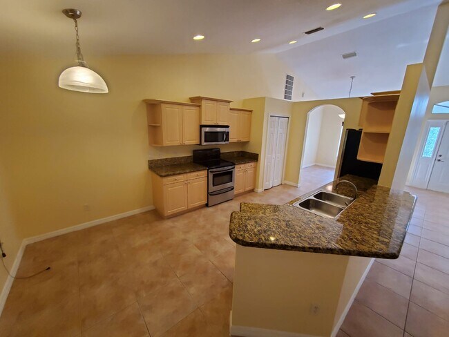 Building Photo - 1049 SW Ingrassina Ave