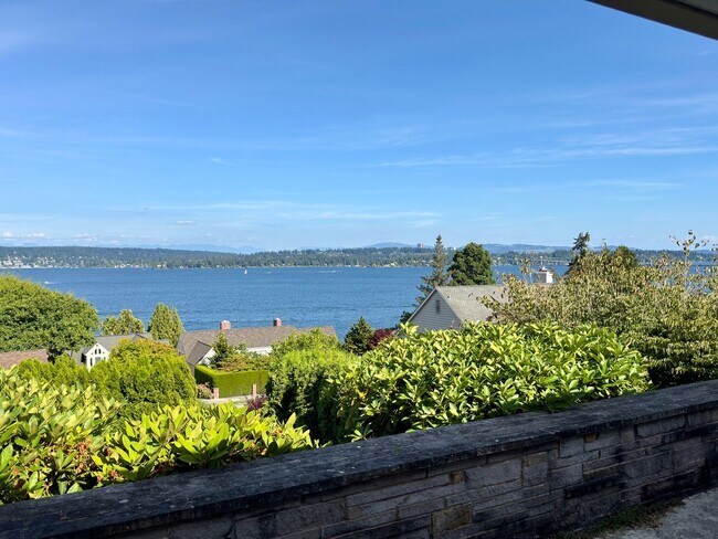 Building Photo - Laurelhurst View Home