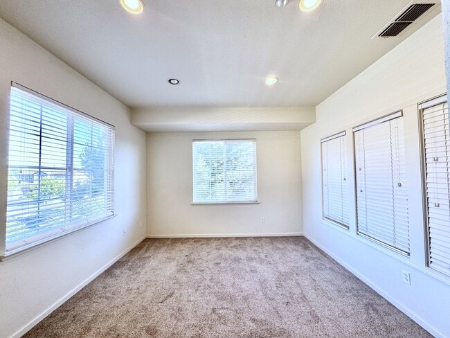 Building Photo - 1207 Silverton Way