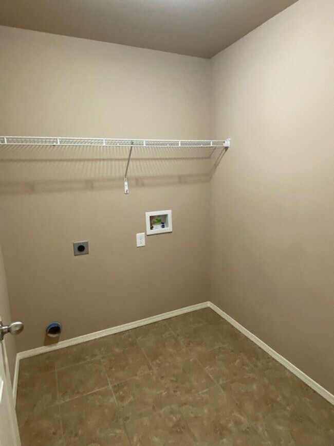 Building Photo - Super Cute Home in SW Bentonville!