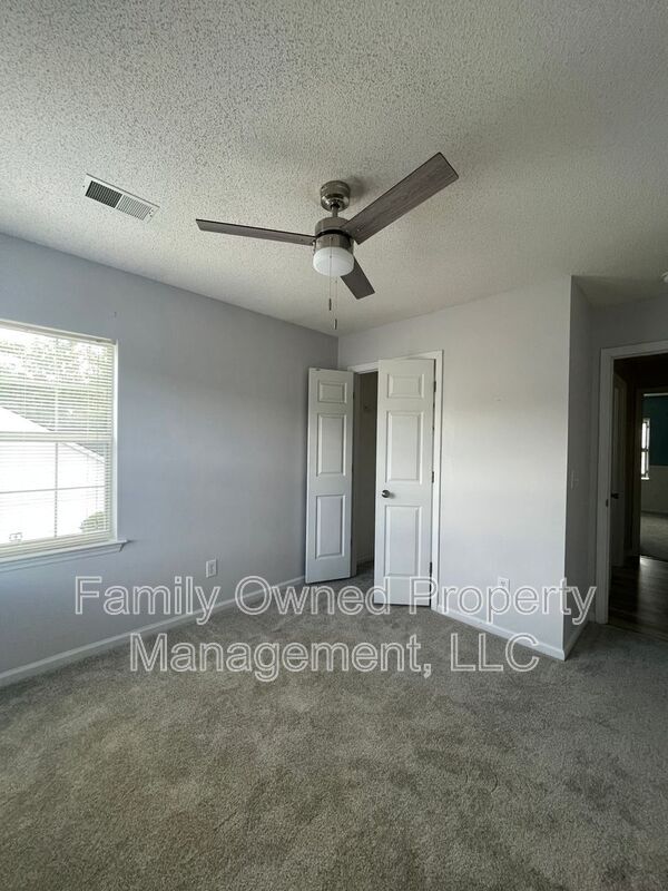 Building Photo - 113 Rockdale Ln