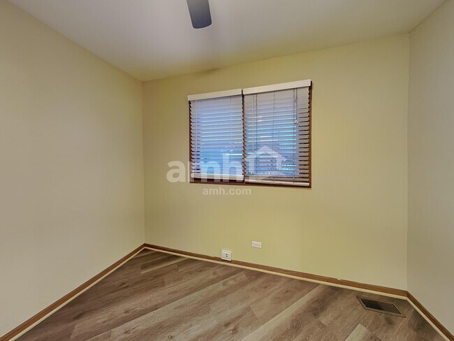 Building Photo - 5 Andover Ct