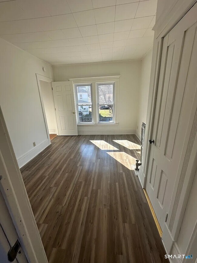 Building Photo - 173 Mansfield Ave