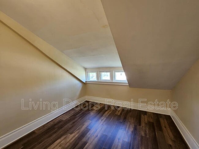 Building Photo - 15 Jackson Ave