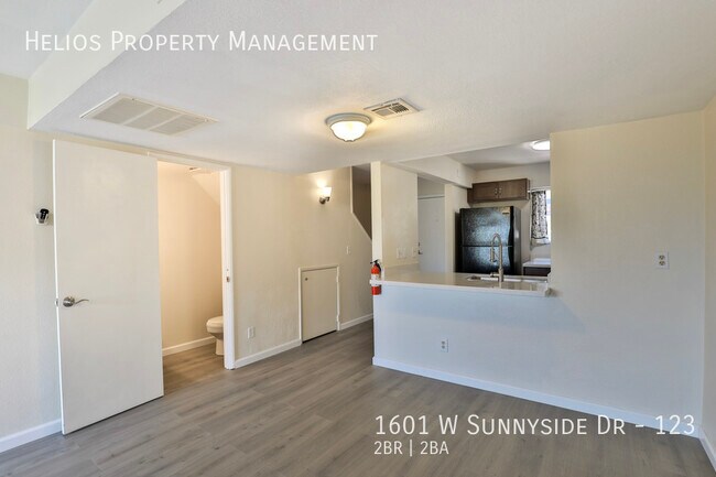 Building Photo - 1601 W Sunnyside Dr