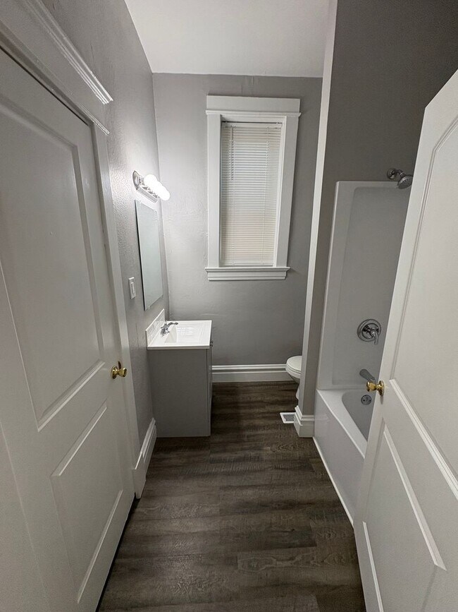 Building Photo - Fresh and Beautiful 3 bedroom South City Home