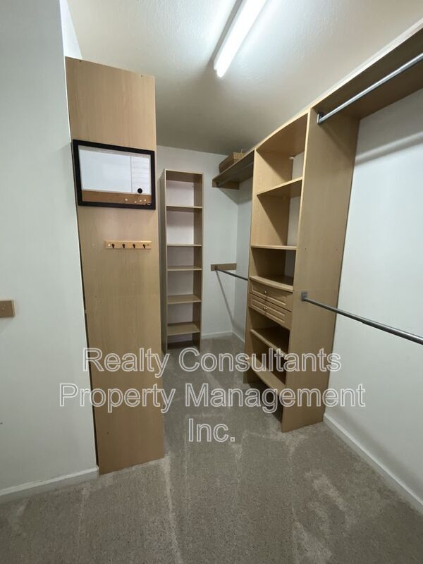 Building Photo - 300 Mourning Dove Terrace