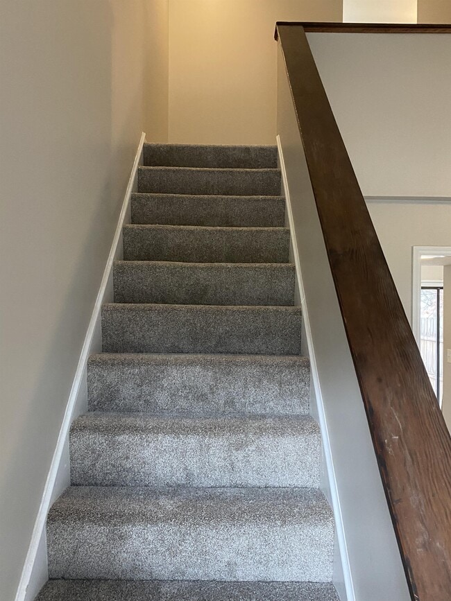 Building Photo - 546 Brookside Ct
