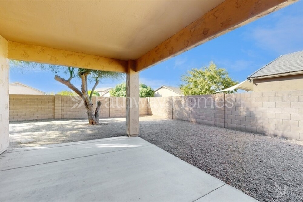Building Photo - 8718 N 57th Ln