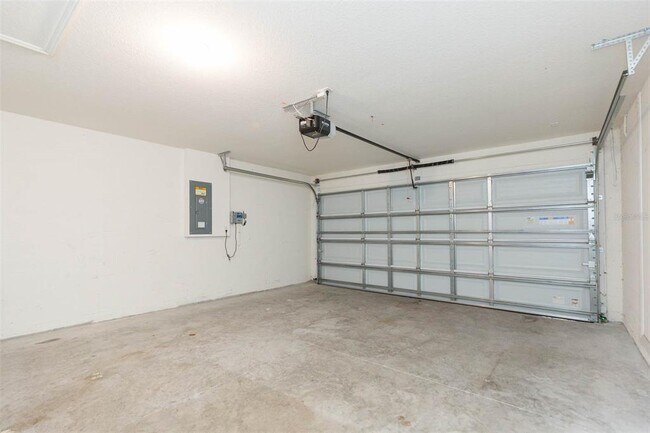 Building Photo - 5358 Woodridge Ln