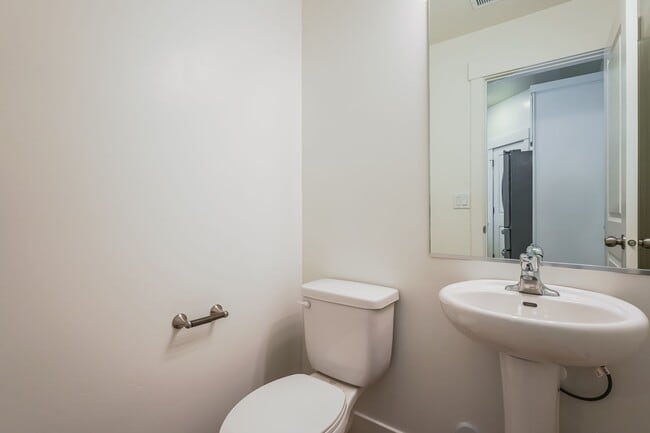 Building Photo - Spacious 3-Bed, 2.5-Bath Pet-Friendly Home with Central Air & 2-Car Garage! - Available NOW!