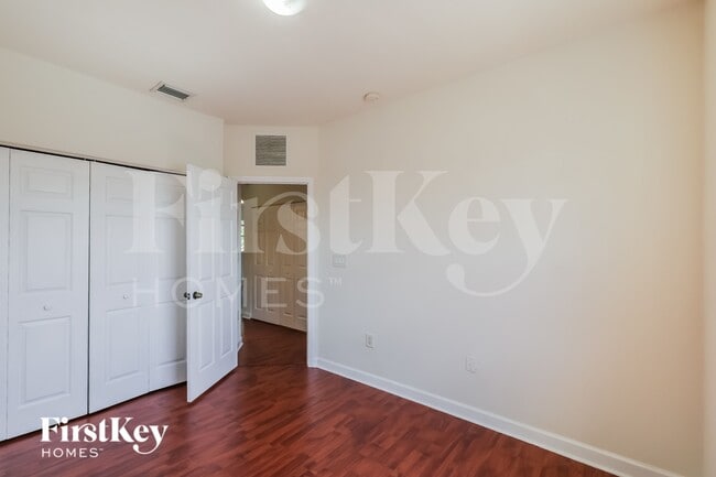 Building Photo - 1490 NE 33rd Rd