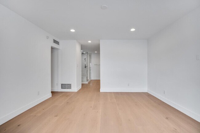 Building Photo - 6814 N 72nd Pl