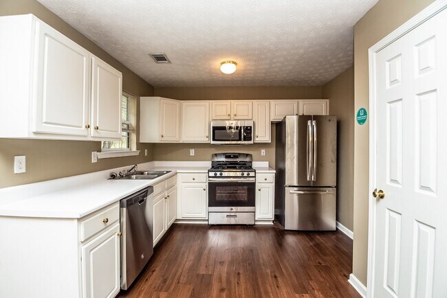 Building Photo - 70 Creekview Blvd