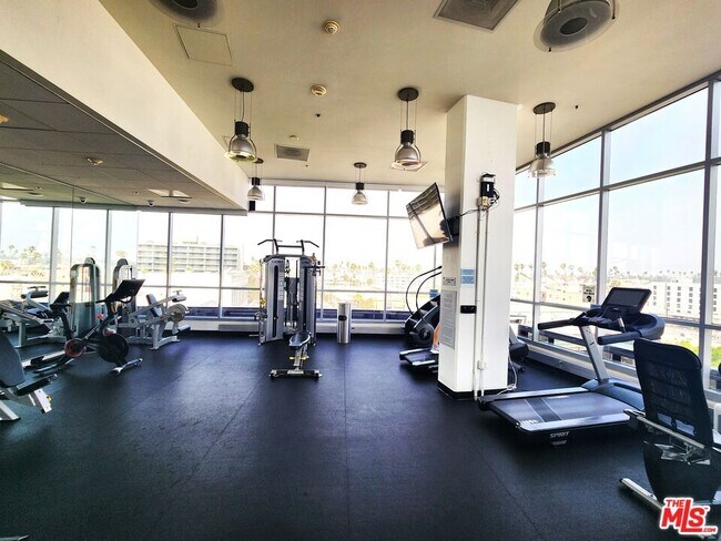 Building Photo - 3785 Wilshire Blvd