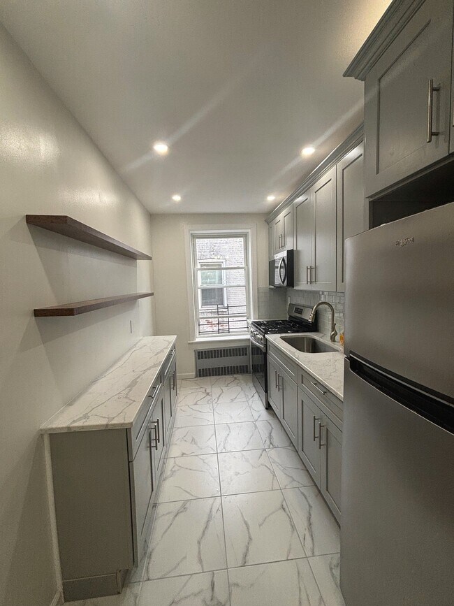 Building Photo - 309 E 91st St