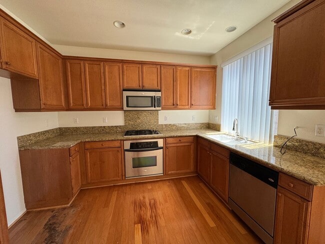 Building Photo - Welcome To Your New Home In Inglewood (Gat...