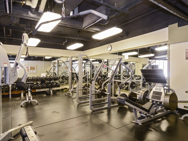 Building Photo - 10 E Ontario St