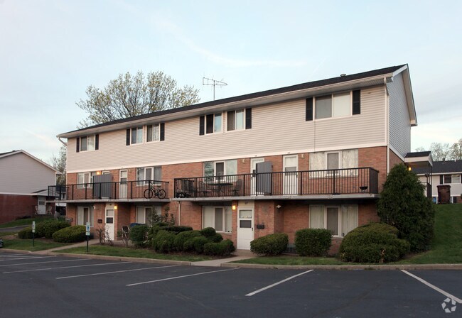 Colonial Hills Apartments - 1-150 Colonial Hills Dr Akron OH 44310