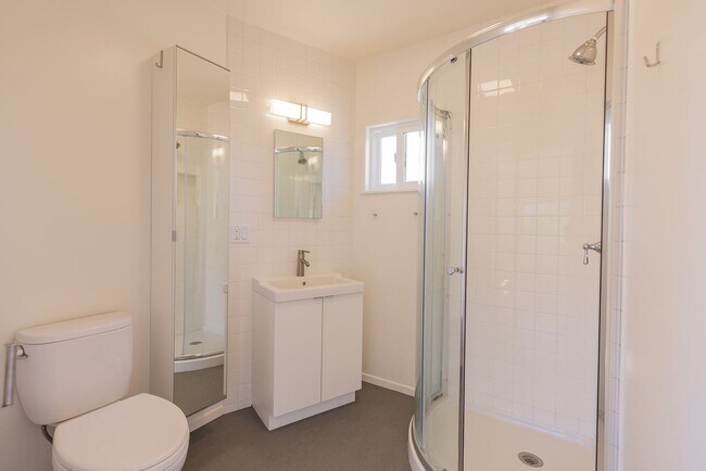 Building Photo - 1121 Mercer Ave