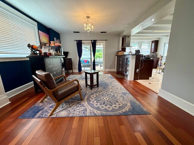 Building Photo - Stunning 4-Bed/2-Bath Home in the heart of Lansdowne! Available First Week of September!