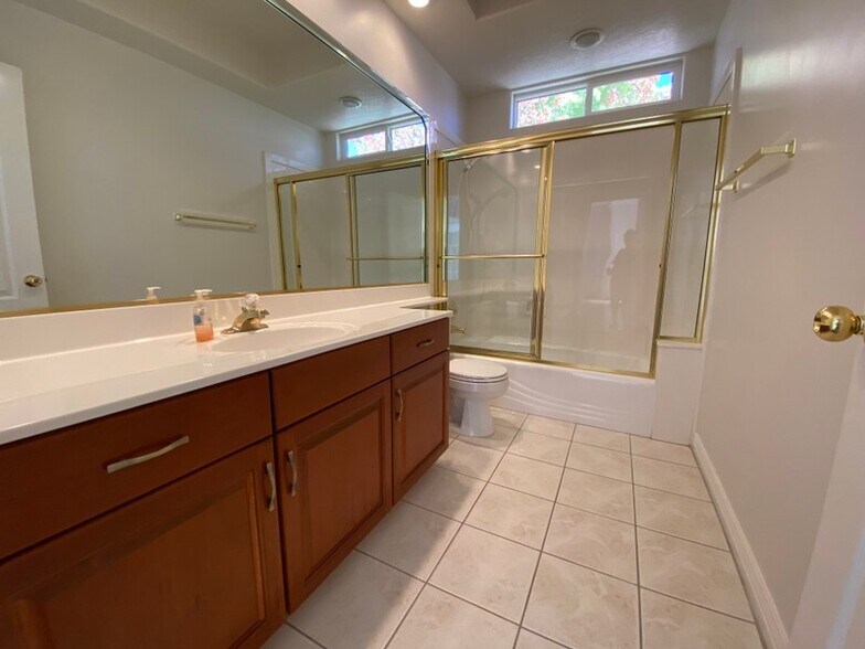 Building Photo - 862 Owls Way