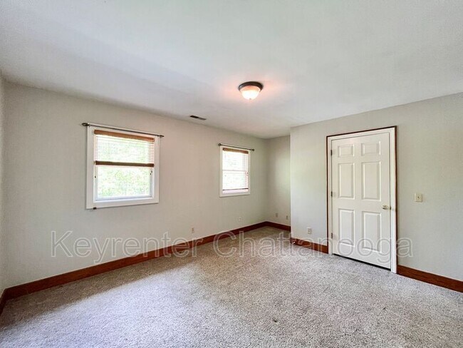 Building Photo - 4 Stacey Cir