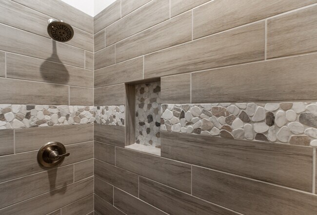 Building Photo - 16511 John Davis Rd