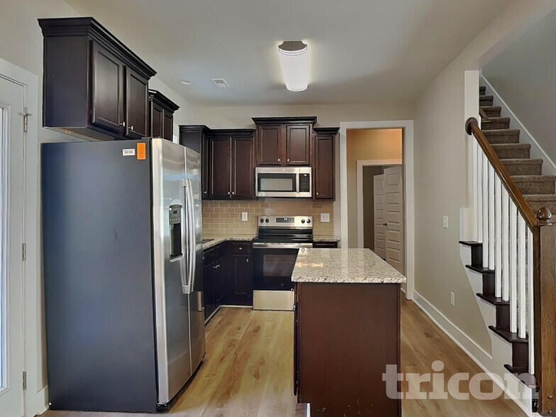 Building Photo - 8 Golden Crk Trl