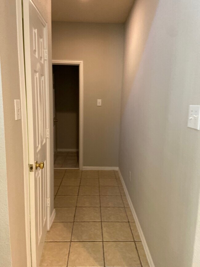 Building Photo - 11753 Ficus Dr