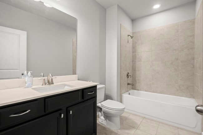 Building Photo - Townhouse - 4 Beds - 4 Bath