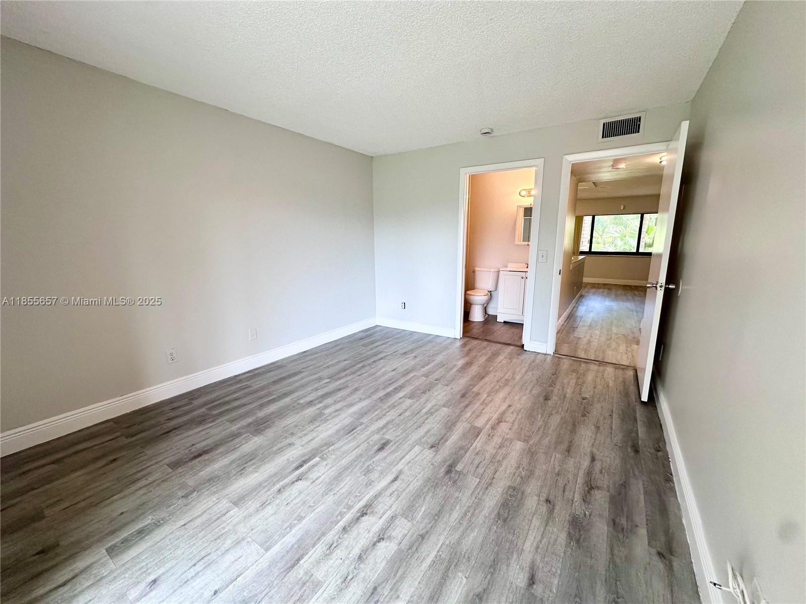 Building Photo - 120-120 Meadows Cir
