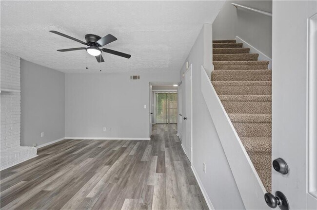 Building Photo - 2897 Spruce Cir