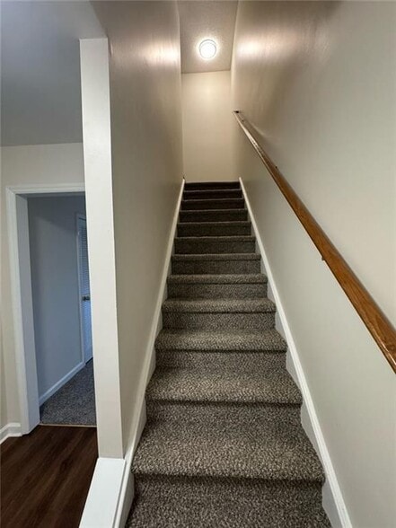 Building Photo - 875 Joseph Club Dr