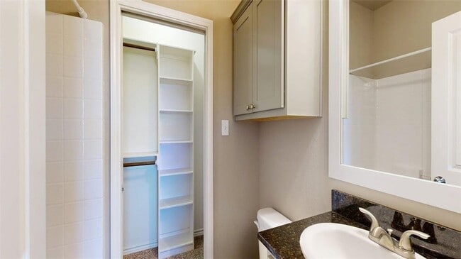 Building Photo - 3519 Summerway Dr