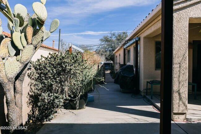 Building Photo - 1651 N Pima Ct