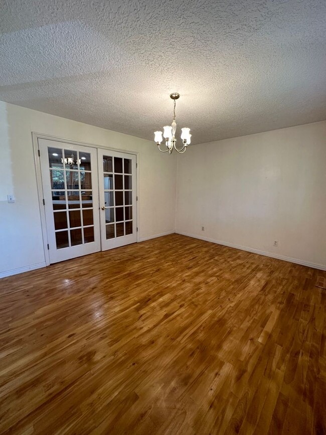 Building Photo - 4 bed 2.5 bath home in Rexburg with GAS AN...