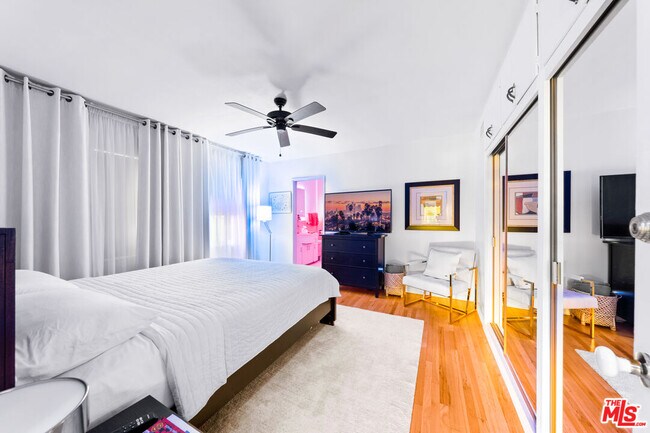 Building Photo - 1330 N Crescent Heights Blvd