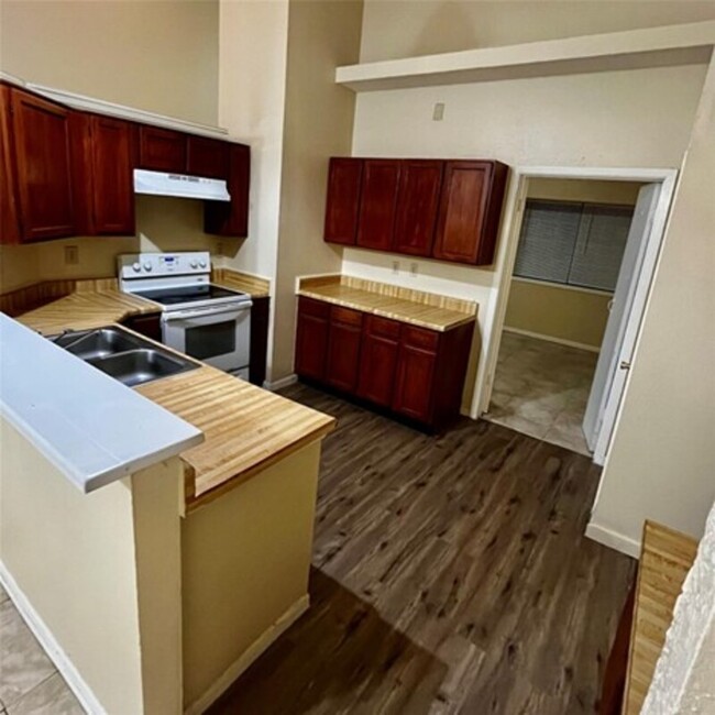 Building Photo - 3830 Westheimer Pl Dr