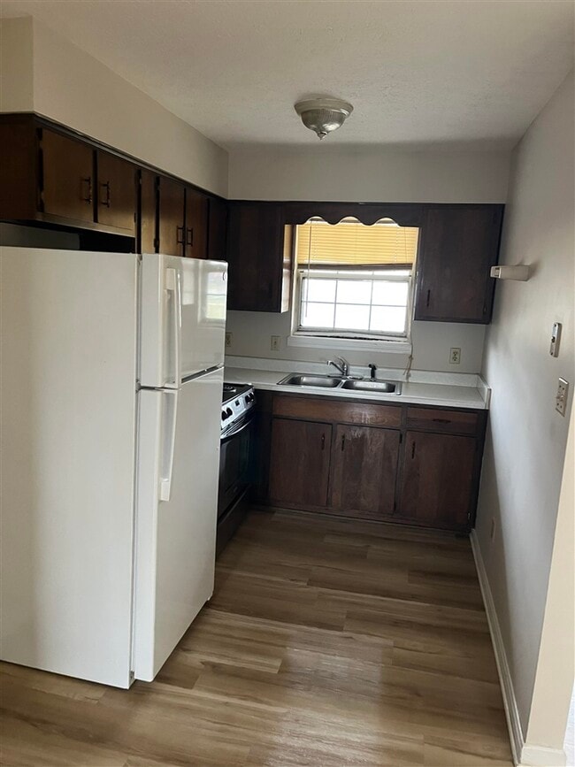 Building Photo - 1420 Hill St