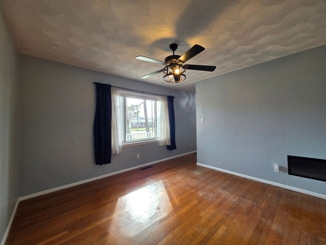 Building Photo - Carolanne Farms