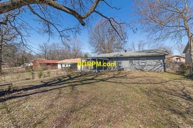 Building Photo - 3 BD 1 BA