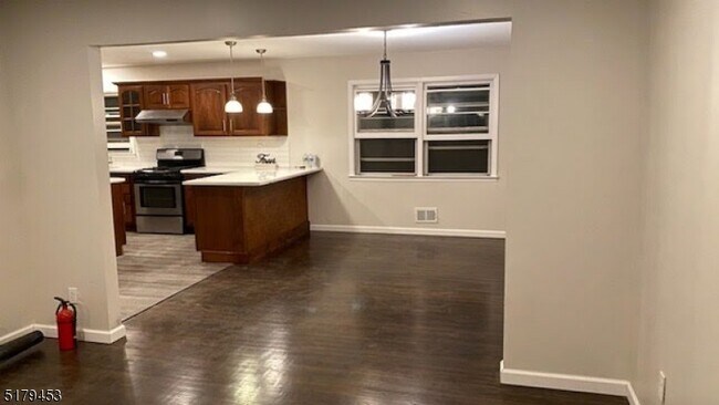 Building Photo - 4 Fern Ct