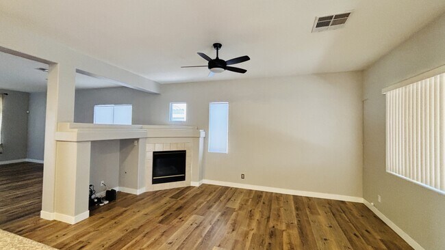 Building Photo - 917 Coldwater Falls Way
