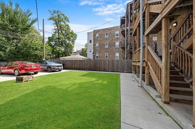 Building Photo - 3106 W Fullerton Ave