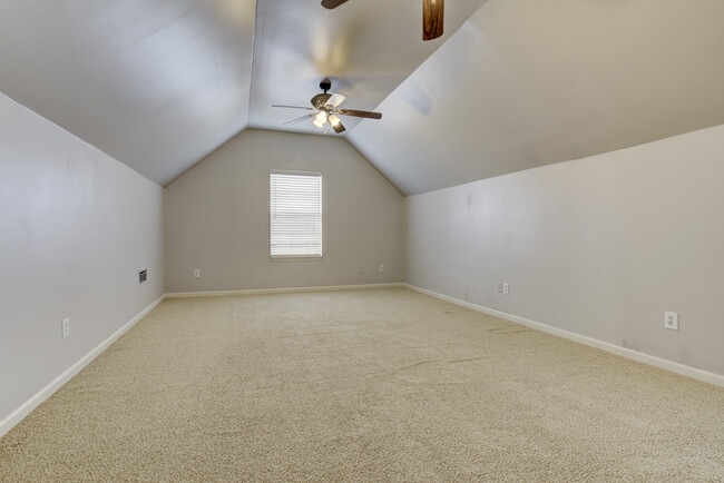 Building Photo - 3004 Helmsdale Ln