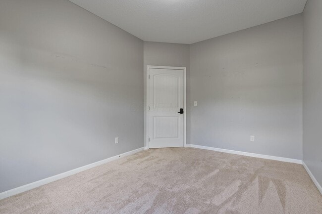 Building Photo - 6185 Dietz Dr