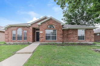 Building Photo - 2524 Hackberry Creek