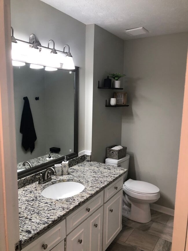 Building Photo - 5438 Brookview Dr
